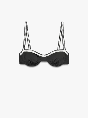 Svart bikini med kontrastsömmar från zara - Säljer både överdelen och underdelen, inte använda och storlek xs i båda