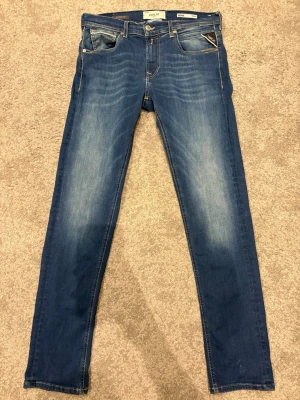 Replay jeans W29 - Ett par Replay Grover i storlek 29/32. I mycket bra skick för bra pris