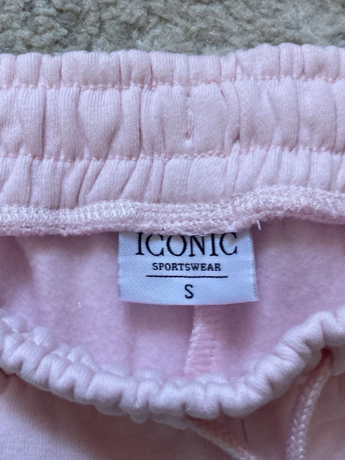 Ljusrosa shorts från Iconic Sportswear - 1