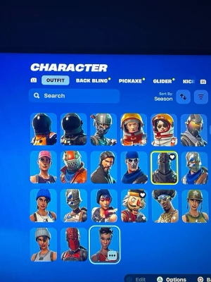 Fortnite konto med många skins - Säljer ett Fortnite-konto med massor av unika och sällsynta skins från flera olika säsonger. Kontot har både klassiska och moderna outfits, inklusive legendariska och episk rarity. Perfekt för dig som vill ha ett varierat urval av karaktärer i spelet.