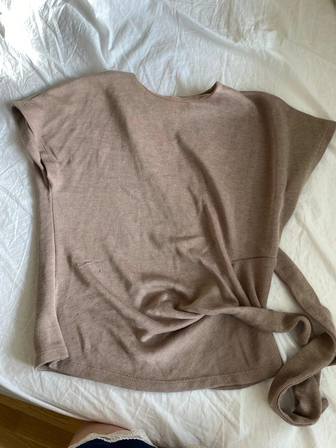 Beige topp med knyt från Zara