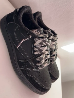 Travis s Scott Jordan 1S - Travis Jordan 1s storlek 41