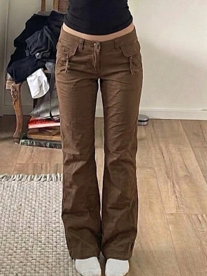 Ralph Lauren Jeans  - Säljer dessa skitsnygga bruna bootcut jeans från Ralph Lauren. Dem är lowwaisted och i gott skick Hör av er vid frågor<33. 