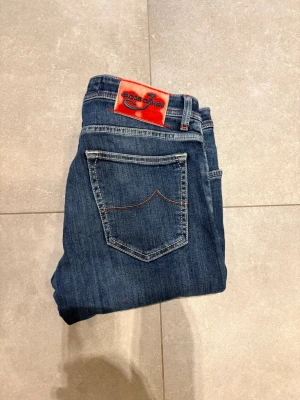 Jacob Cohen 622 - Jacob Cohen jeans, Style 622!!Trendigaste jeansen på marknaden Nypris=4000  Säljs för=799