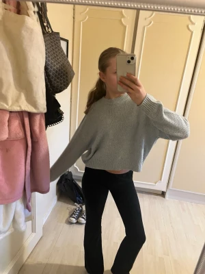 Blå stickad tröja  - En fin ljusblå skickad tröja från hm i storlek xs