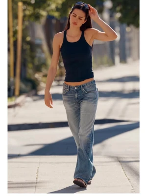 Zara jeans - Säljer dessa jeans från Zara, prislappen är kvar och har aldrig använts de. De är helt nya, glömde att returnera dem💕