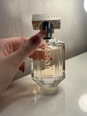 Hugo Boss The Scent Pure Accord 50ml - En riktigt feminin och varma/söta noter. Använd några gånger och det passar bra tills vardags. Har valt och sälja den då den inte kommer till användning. 💗🌸