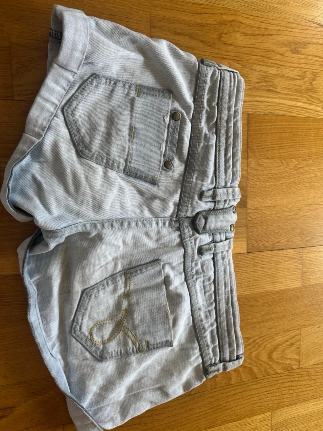 Låg midja shorts - 1