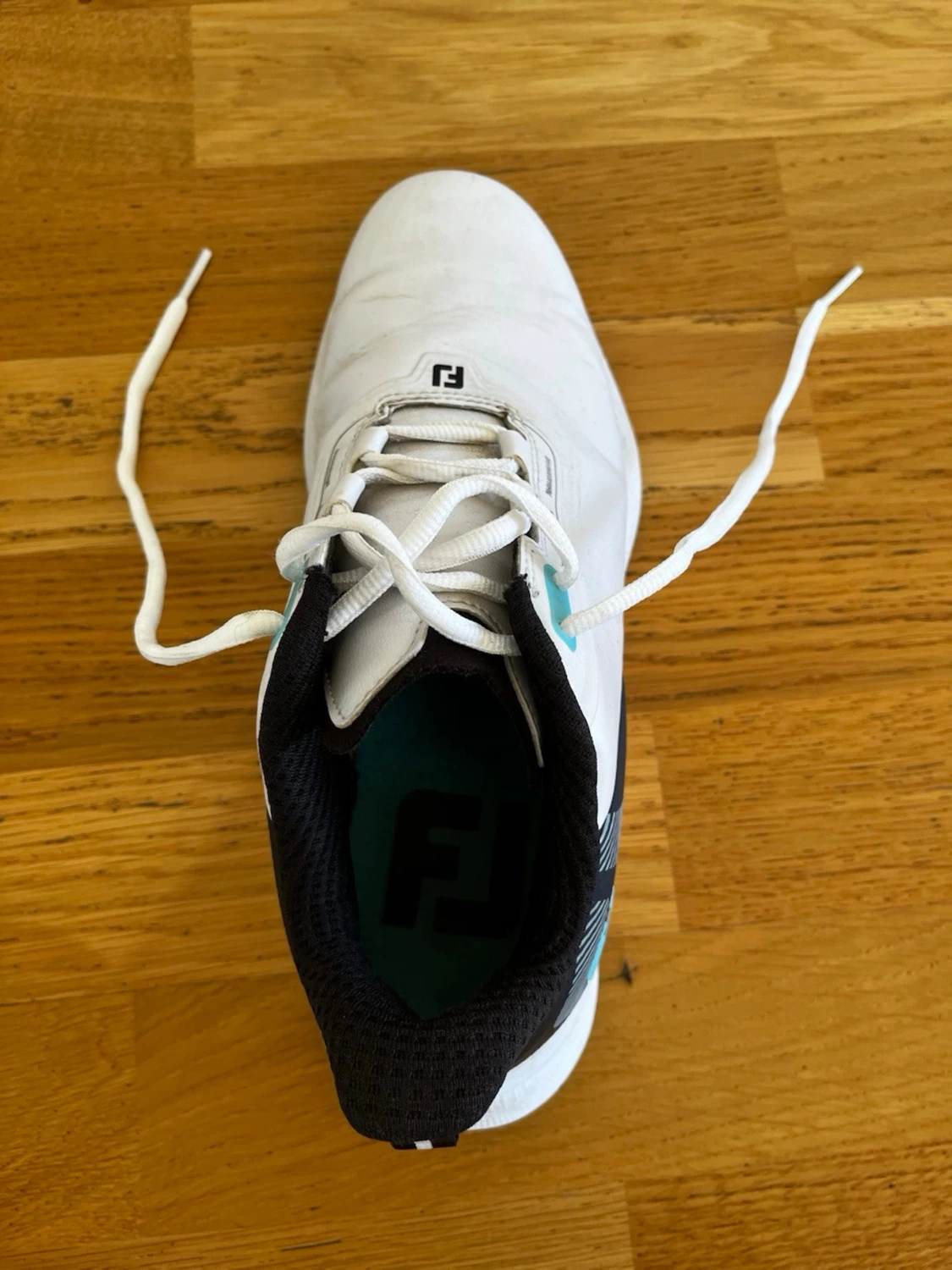 Vita FootJoy sneakers med blå detaljer - 2