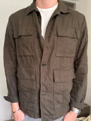 Massimodutti overshirt - ( en knapp är halv på den men tröjan är i princip aldrig använd och mycket bra skick) nypris: 1800kr