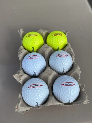 Titleist Trufeel 6 pack A-B klass - Titleist Trufeel A-B klass. Bra och billig boll framförallt för dig som vill ha en bra boll men för en liten peng som inte är hjärtskärande att slå bort👊 Hör av dig vid ev frågor!