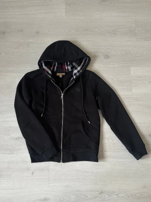 Burberry zip M/M - Såld 