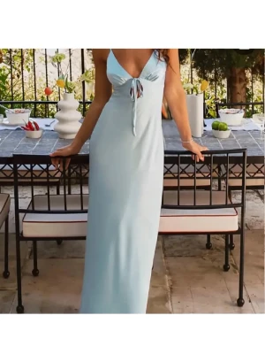 Balklänning - Jättefin klänning från Nelly, den är i superskick tveka inte vid frågor 💕