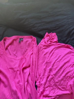 Rosa tröjor  - Säljer dessa två tröjor, ena från veromoda och en från bikbok. Storlek Xs, både för 100kr