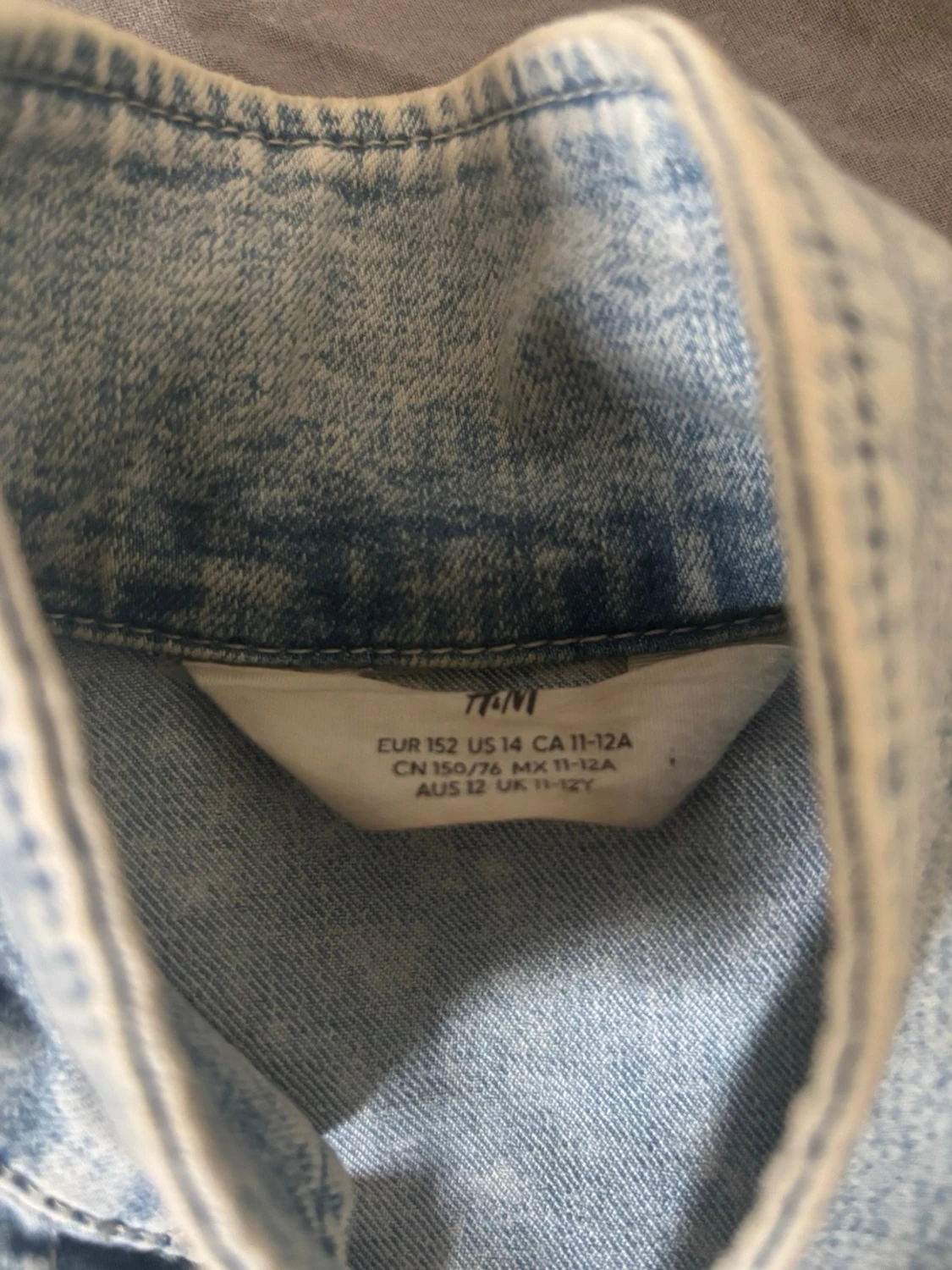 Ljusblå jeansjacka från H&M - 1