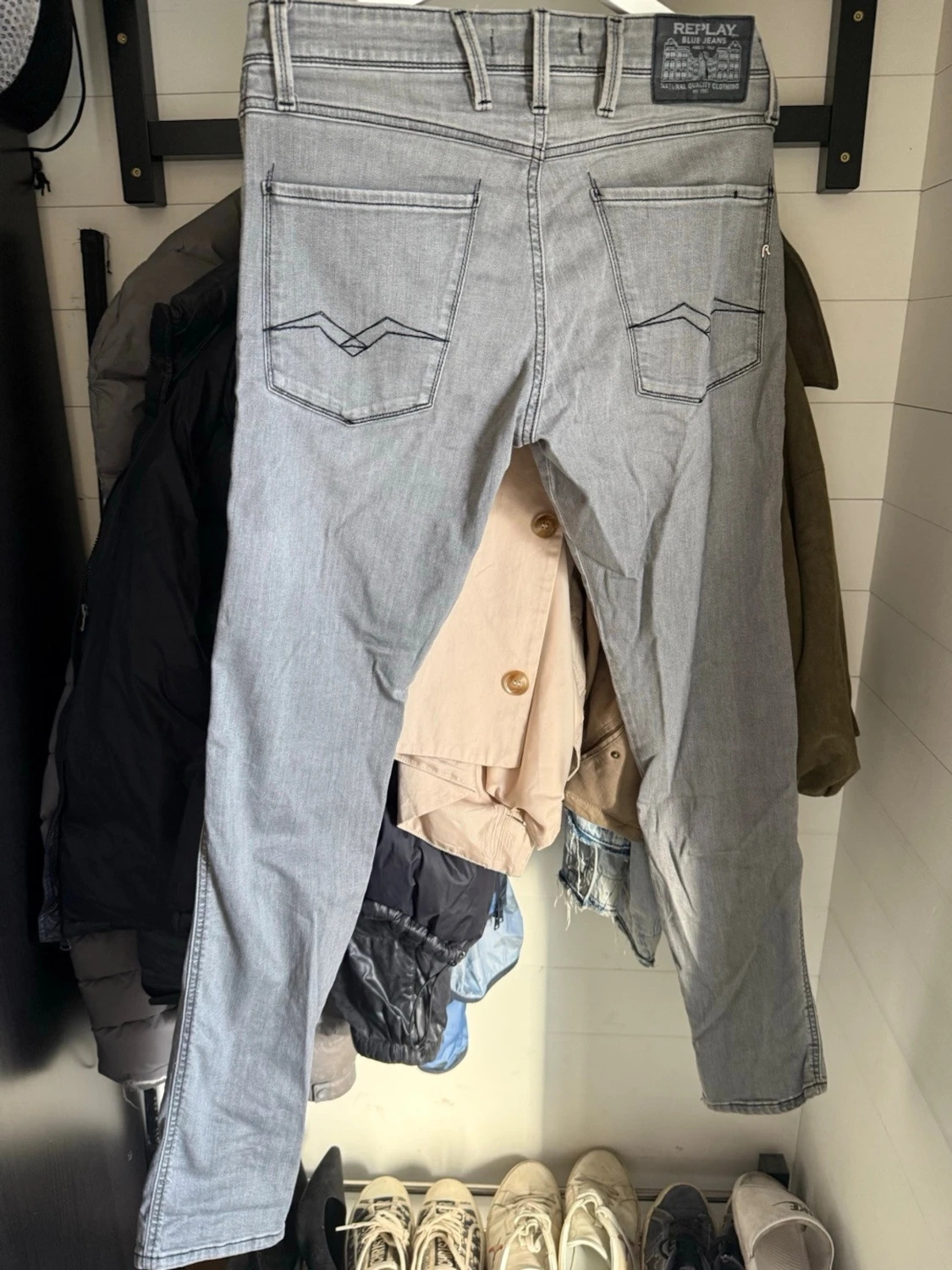Grå jeans från Replay - 1