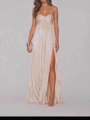 Mewmews metallic dress - Helt ny med prislapp aldrig använd super vacker