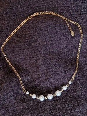 Handgjort halsband med pärlor  - Material-rostfritt stål. Liknande Maria Nilsdotters smycke.✏️Beteckningen för rostfritt stål – 201 – en lägre klass, kan reagera snabbare med vatten, parfymer och oxidera.#19