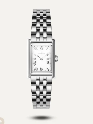 Silverfärgad klocka - Super fin klocka från mockberg deras timeless watch❤️ nypris 1899, och inte använd så mycket❤️