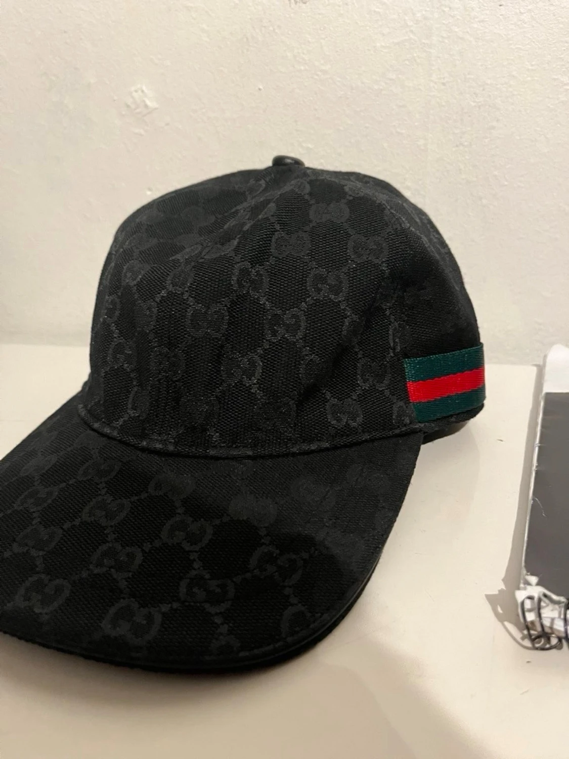 Svart keps från Gucci med monogram