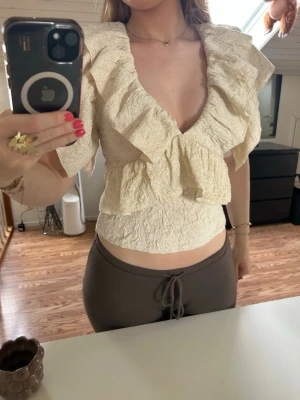 Volang topp - Super fin lite glittrig volang topp