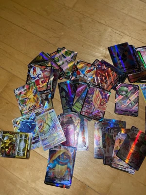 Säljer många bra kort tveka inte om du har frågor jag svarar på allt - Säljer många Pokémon kort allt från V, Vmax, Vstar och några shieny kort skickad till mig om du är intresserad så kan vi komma överens om ett pris och vilka du vill ha