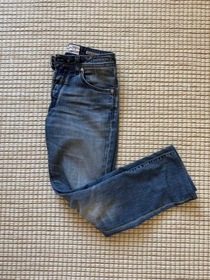 Jacob Cohën 622 Comfort - Tja, säljer dessa feta Jacob Cohëns med en stilren design med ribbat för knäna. Slim modell 100% äkta, skriv för frågor och funderingar!