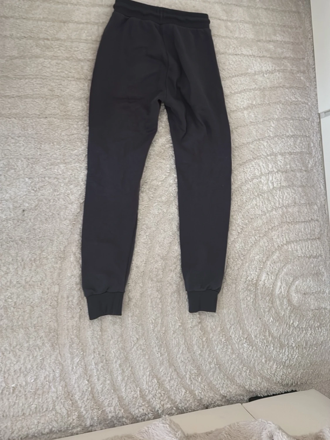 Mörkgrått loungewear-set från McKenzie - 4