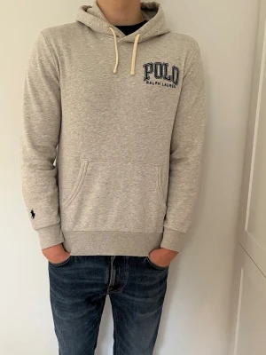 Ralph Lauren hoodie - Ralph Lauren hoodie i riktigt bra skick. Storlek S