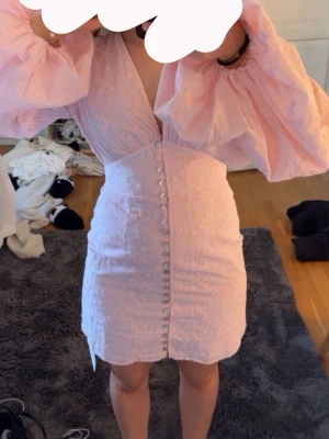 Rosa adoore klänning - Helt ny adoore klänning med lapparna kvar! Perfekt inför midsommar