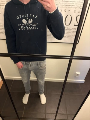 Kartisto hoodie - Säljer en kartisto hoodie som inte säljs längre. Den är otroligt snygg och i bra skick. Storlek S.