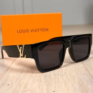 Solglasögon - Helt nya och oanvänd solglasögon av hög kvalitet.