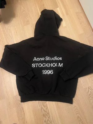 Helt ny Acne Studios hoodie - Helt ny Acne studios Hoodie, skriv för mer info. True to size.