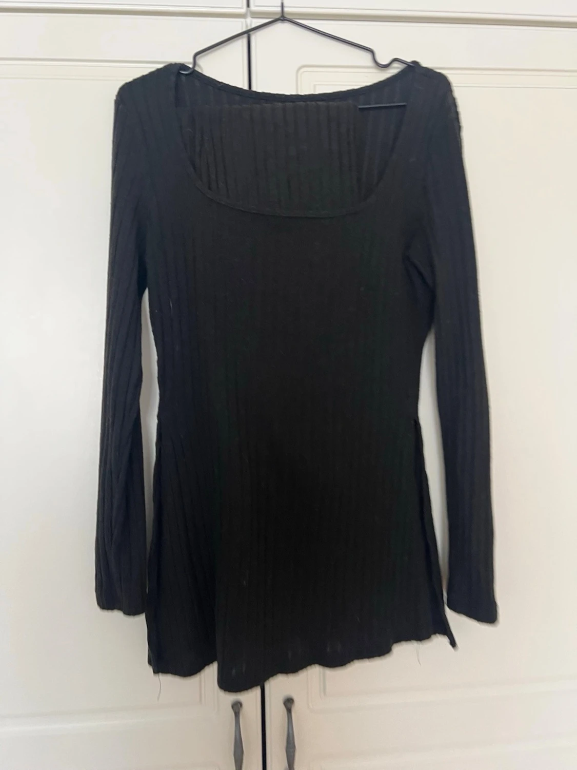 Svart ribbad långärmad topp