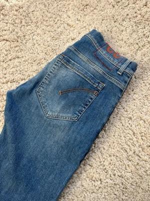 Ljusblå Dondup George jeans - Ljusblå tvättade Dondup George jeans med sköna fades Storlek 32 Inga defekter, nyskick Hör av er vid frågor och vid förhandling!🤝