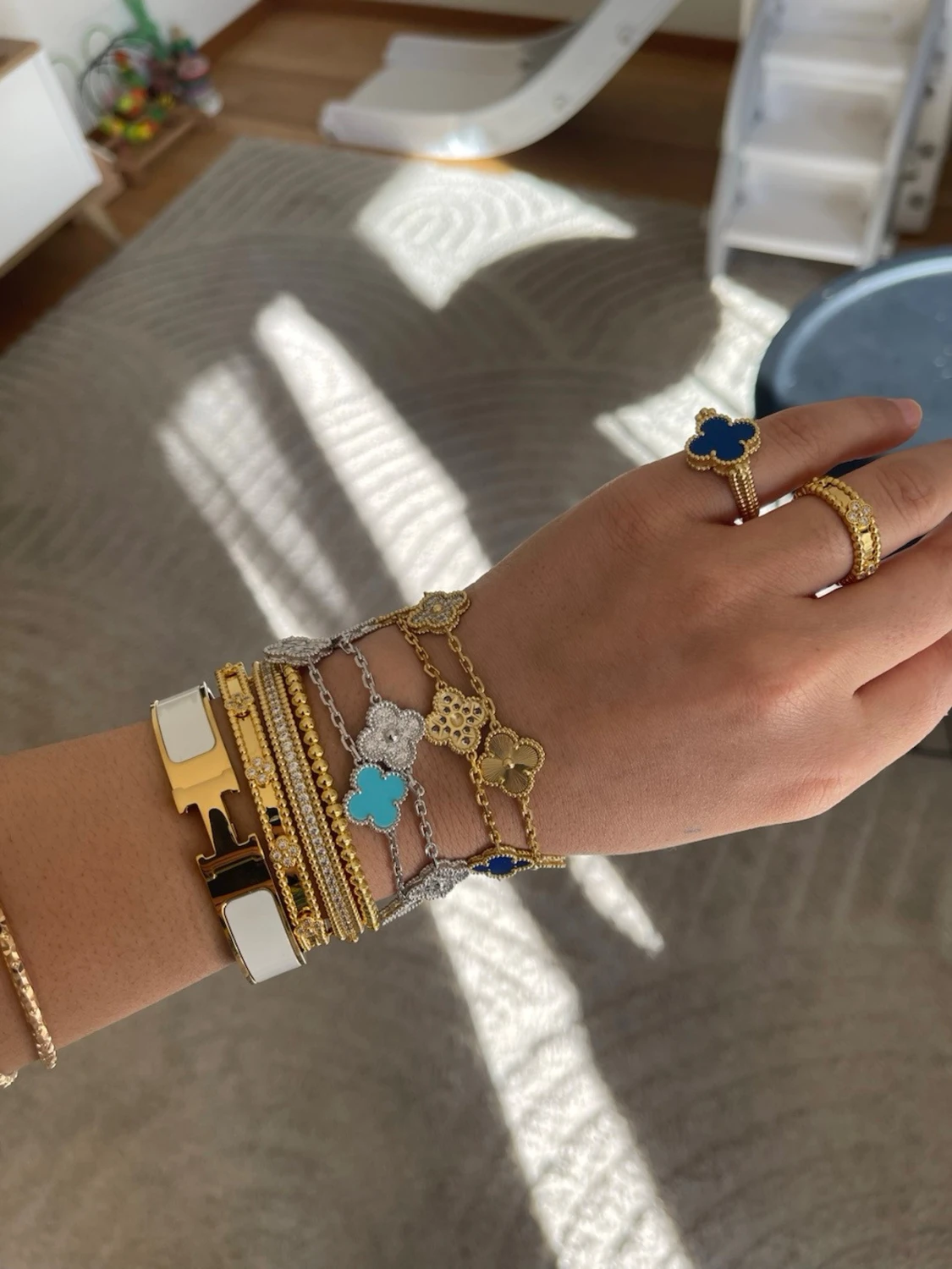 Guldpläterad armband 530kr/st