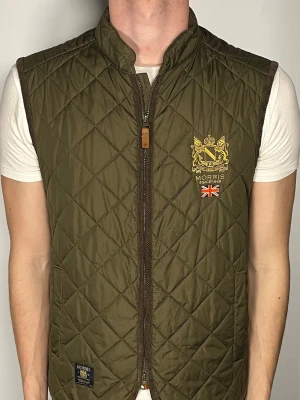 Morris väst - Säljer en ritkigt snygg och trendig Morris väst i fint skick, storlek XS, vid frågor är det bara att skriva //Gramenti