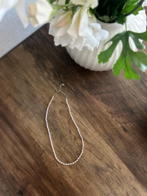 Rosa och vitt pärlhalsband - Egen gjort pärlhalsband