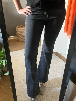 Lowwaist jeans - Storlek 40 men passar 38, jag är 170! Stretchiga👌🏻👌🏻👌🏻👌🏻