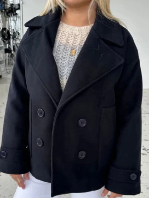 Svart design by si kappa - Svart kappa som aldrig används! Storlek XS/S!!.