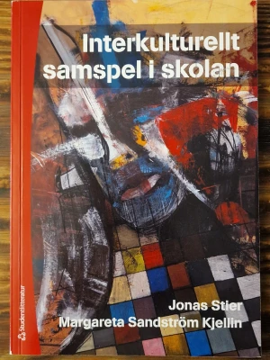 Interkulturellt samspel i skolan - Inga funna skavanker. ISBN: 978-91-44-05593-0