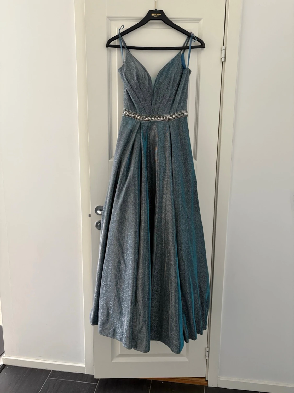 Silvrig balklänning  - 2