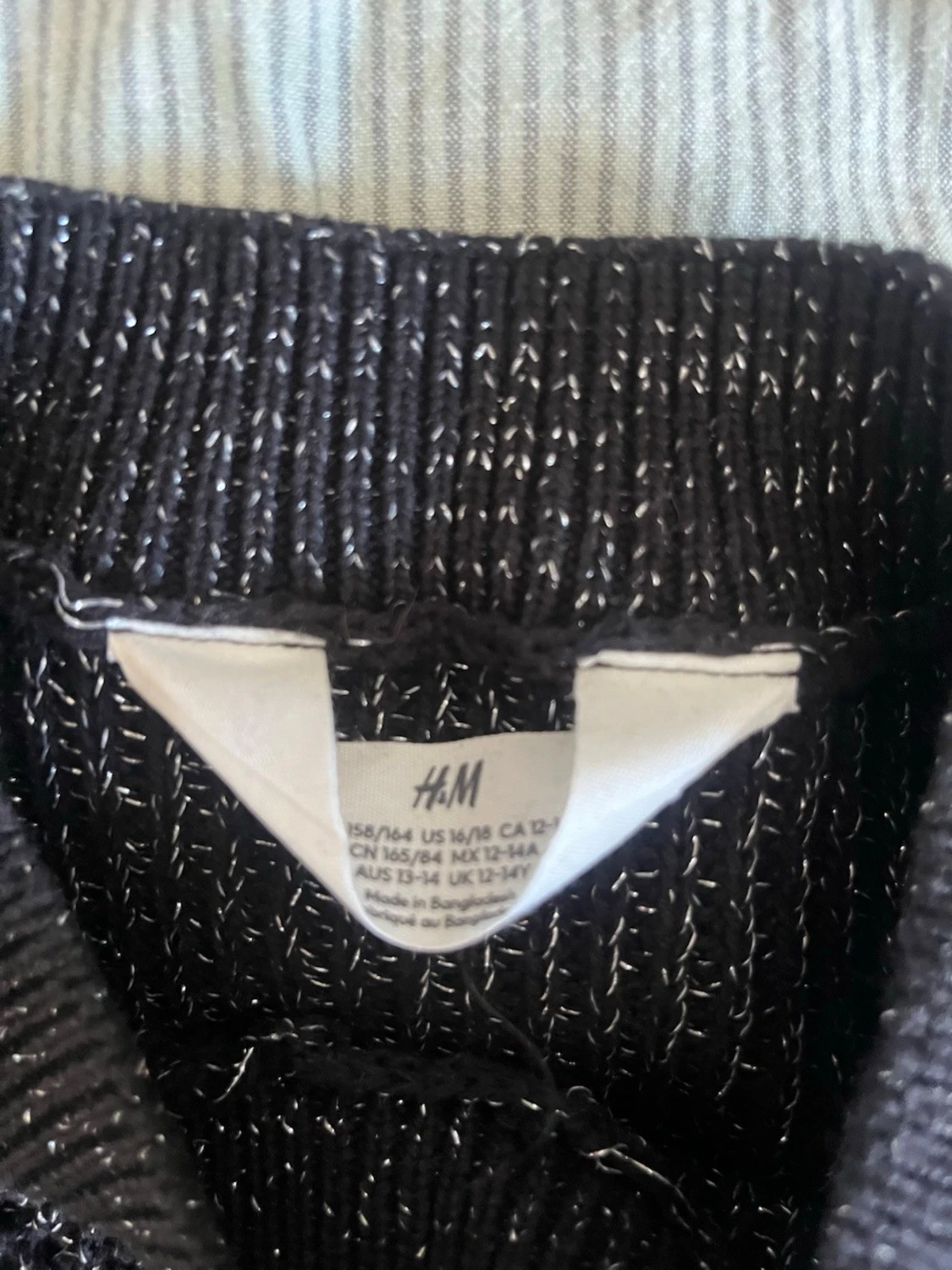 Svart stickad tröja med glitter - 2