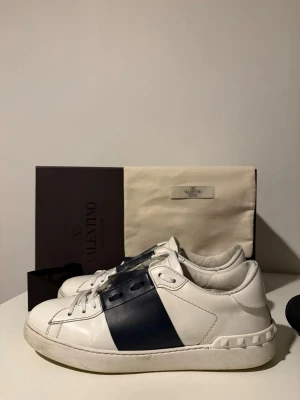 Valentino open - Äkta valentino open säljer ba för vill ha en annan par skor. Storlek 40