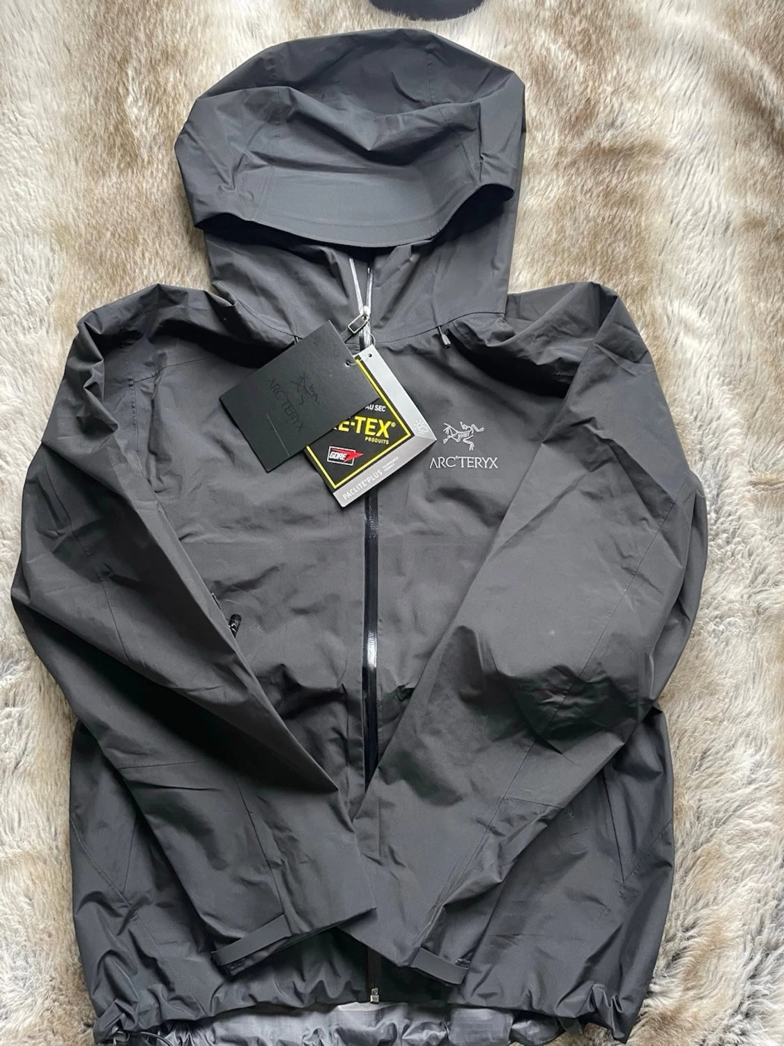 Svart Arc'teryx regnjacka Gore-Tex