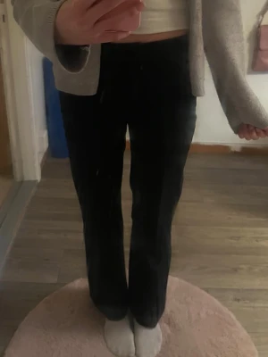 Kostymbyxor - Säljer mina snygga svarta kostymbyxor💕