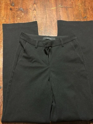 Vero Moda kostymbyxor  - Svarta kostymbyxor i fint skick. Inga defekter🩷