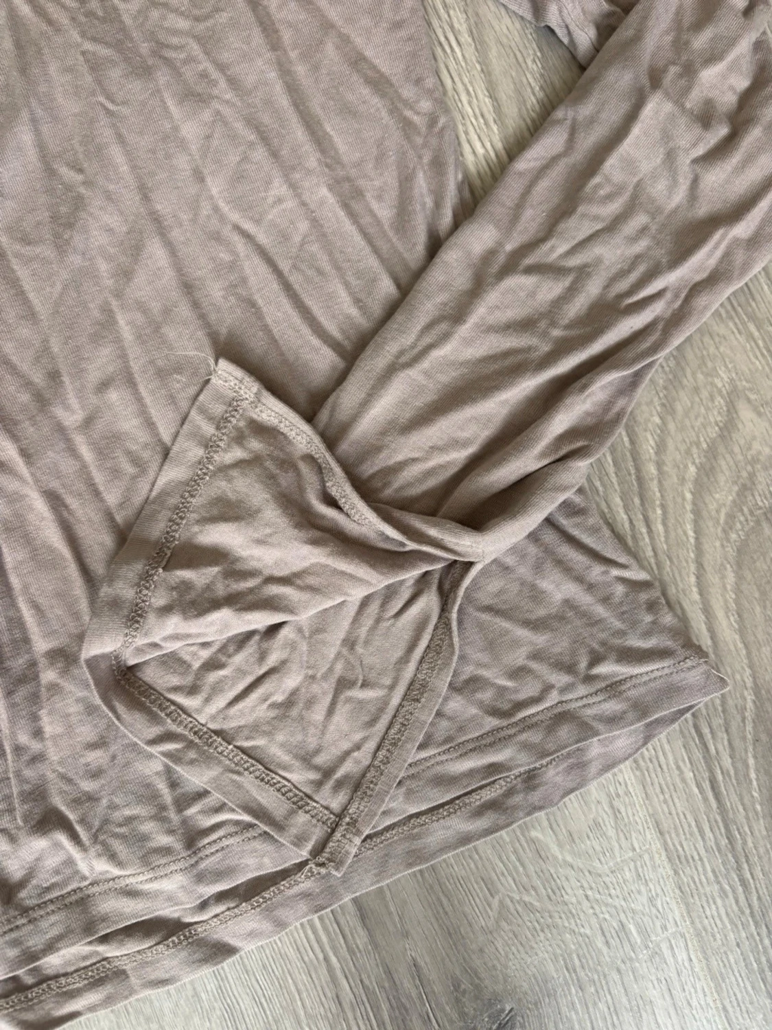 Beige långärmad topp med rund hals - 1