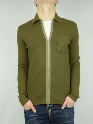 Samsøe samsøe stickad fullzip  - SAMSØE SAMSØE STICKAD CARDIGAN Storlek : S Passform : Normal Användning : Tröjan är i ett fint skick utan defekter Nypris : Cirka 1600SEK Modellen på bilden : 182CM och väger 77KG