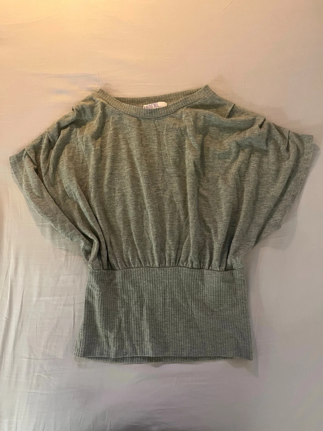 Grå loose-fit topp med ribbad midja